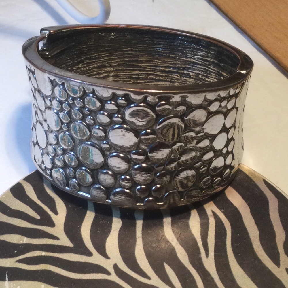 VTG Silver Tone Pebbled Concave Clamper Cuff Bracelet
